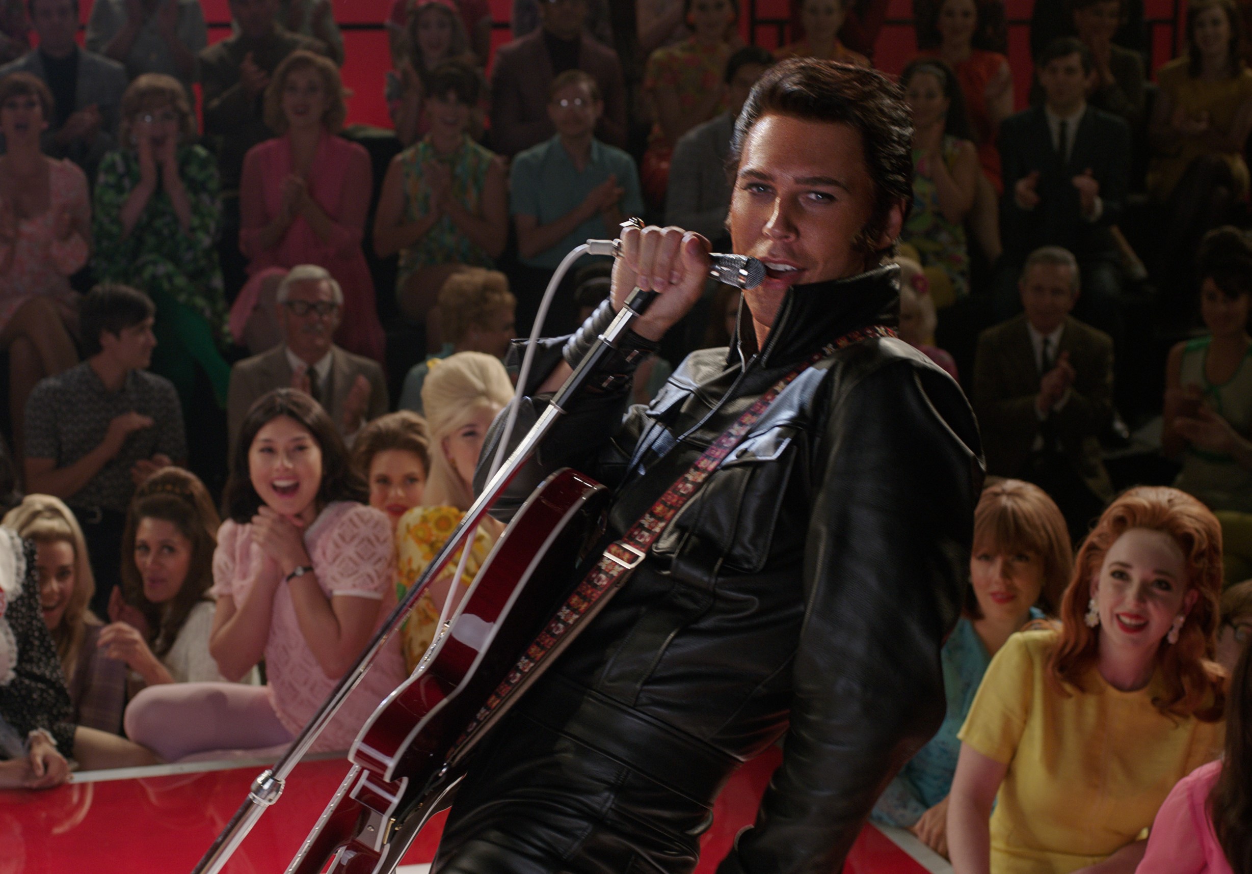 Elvis: Kisah Kepopuleran dan Kejatuhan Sang Raja Rock & Roll